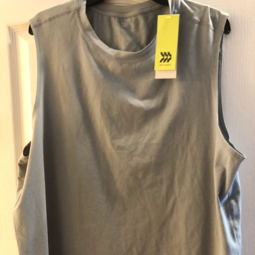 Sleeveless shirt